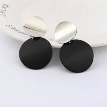 Load image into Gallery viewer, 2019 Fashion Non Pierced Clip On Earrings Gold Black Metal Round Disc Statement Ear Clips for Women Bijoux Brincos Party Gift